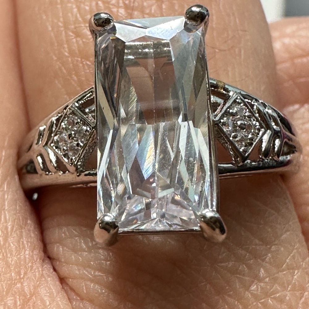 Elegant Emerald Diamond Crystal Cut Dazzling Ring stamped CM adjustable size 7